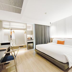 Premier Corner Room